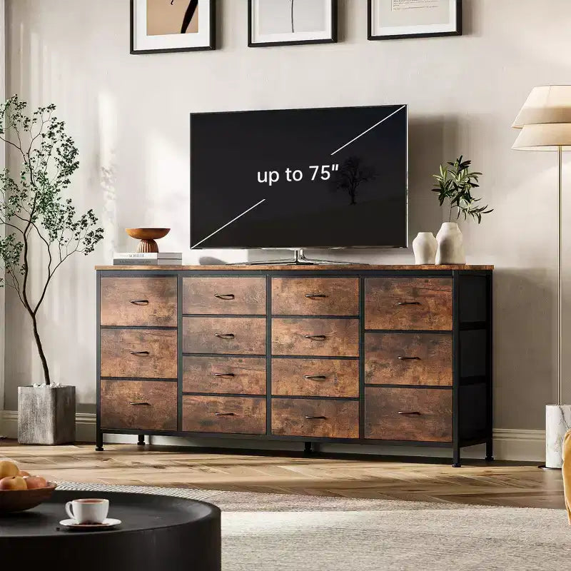Meuble TV large de 63 po en tissu avec 14 tiroirs, grand centre de divertissement pour téléviseurs de 65 à 75 po avec prises électriques intégrées, pour chambre à coucher, penderie, salon