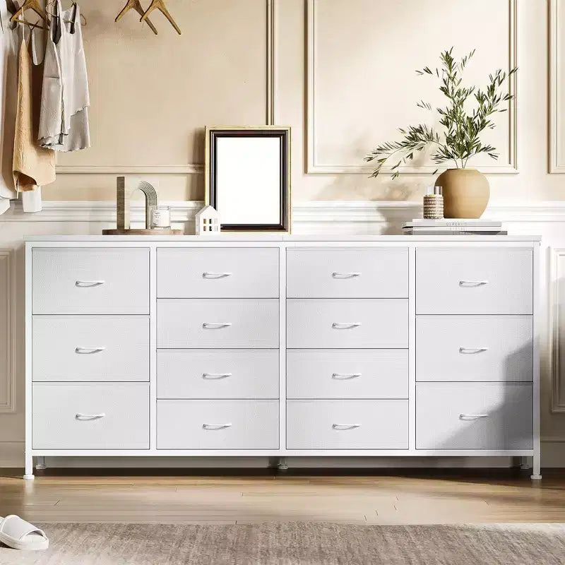 Meuble TV large de 63 po en tissu avec 14 tiroirs, grand centre de divertissement pour téléviseurs de 65 à 75 po avec prises électriques intégrées, pour chambre à coucher, penderie, salon